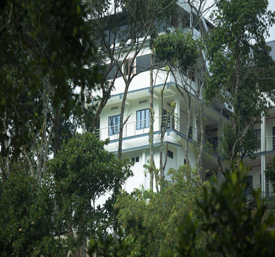 Hostess Thekkady Hotel Exterior photo